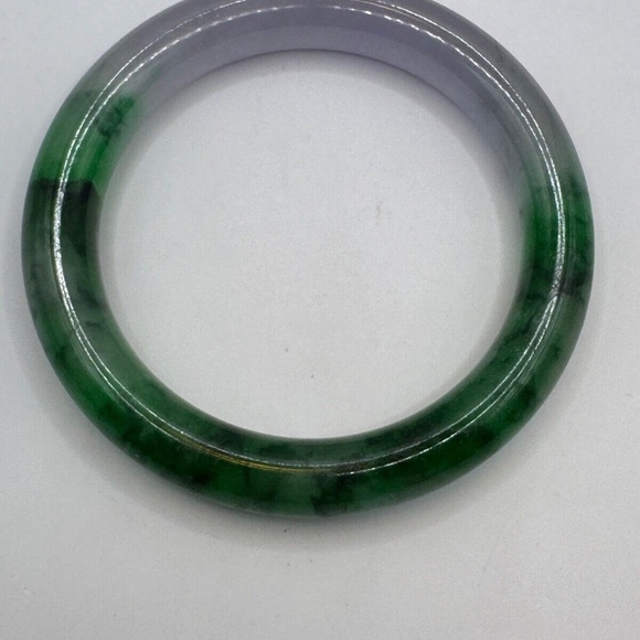 Jadeite Bangle Bracelet Spinich and Lavender 11mm wide / Interior 55mm - Picture 2 of 4